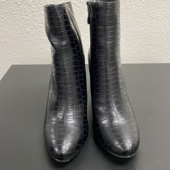Women’s Boots - Picture 2 of 4